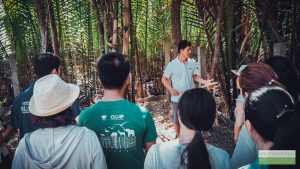 Anh Võ Tấn Tân – chủ của Taboo Bamboo hướng dẫn các bạn học viên